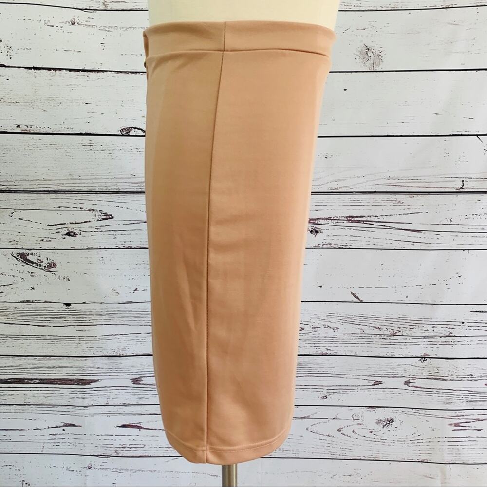 Soft Pink pencil skirt stretchy - Picture 2 of 5
